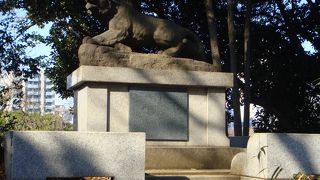 トラの形の句碑