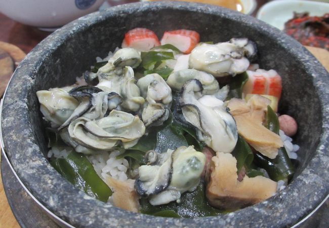 牡蠣たっぷり海草釜飯