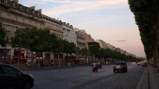 パリを象徴する大通り