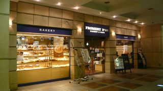 駅ナカのベーカリーカフェ