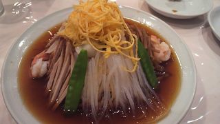 ココは季節に関係なくやっぱり冷やし中華！