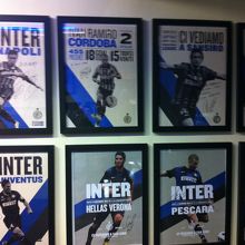 各試合を案内するポスター。長友も左上のナポリ戦で起用