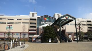 みなとみらいにあるイオングループの商業施設です