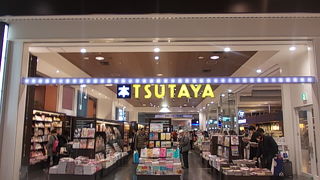 旅行関連の書籍が特に豊富でした