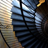 カッコイイらせん階段