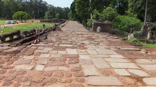 横から見ないとわからない