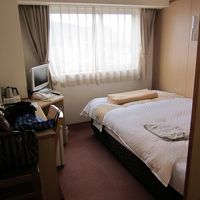 明るいシンプルでな部屋です