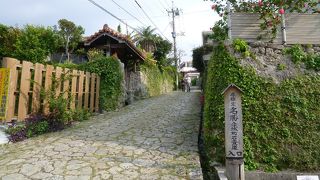 ゆっくり坂道、石垣と石畳！