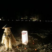 落柿舎前のオブジェ。