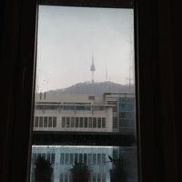 窓から見える南山タワー