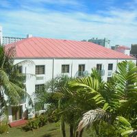 海は見えませんが、部屋からの景色は南国そのもの。