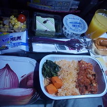 エコノミー機内食の一例