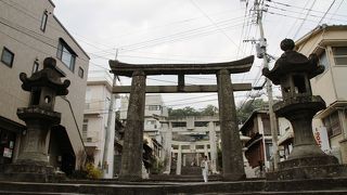 長崎くんちで有名な神社です