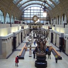 駅舎を改装した美しい美術館です