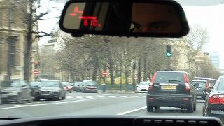 便利。フランス語以外は通じないこと多い