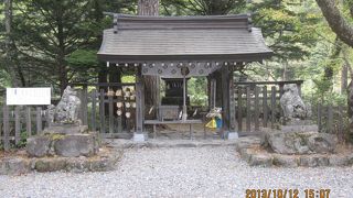 小さな祠