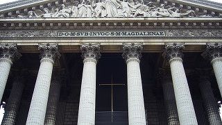 不思議な見た目の寺院