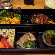 パリ一番の日本食といわれるが、外国人用の和食屋でした