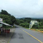 上ってるのに、下ってる道路