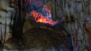 ハロン湾クルーズで訪れた洞窟です