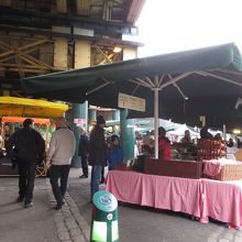 いろいろなお店があります