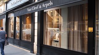 ヴァンドーム広場の高級宝飾の有名な店