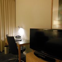 机の他にもテーブルとソファがあるのでなにかと便利。