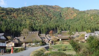 「かやぶきの里」として人気の観光地になっている美山町（みやまちょう）