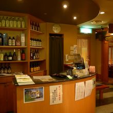 受付・精算カウンター付近