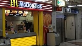 モノレールや京急の駅からすぐのところにあります。