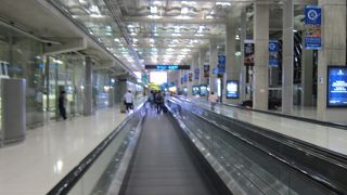 広くて活気の有る綺麗な空港です