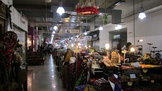 チャトチャックウィークエンドマーケットとの合わせ技で利用すると良いです