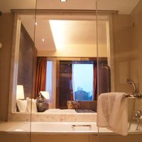 シャワールーム内にブラインドあり