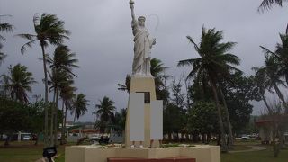 小さい自由の女神がある公園