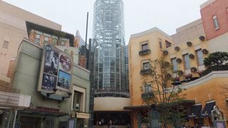 川崎に３館あるシネコンの一つ。