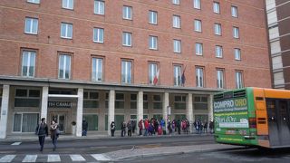 ピサの斜塔へのアクセスに。でも、往復どちらかは徒歩にしてピサの街歩きをしたい。