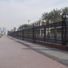 このような感じで柵が続きます