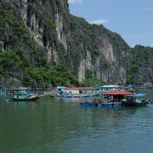 このような水上集落によるクルーズもあります。