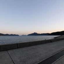 案内看板があるがさらに奥