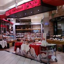 入りやすく素敵な店舗です。