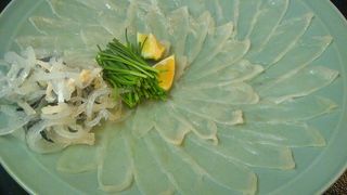 雰囲気あるフグ料理屋さん