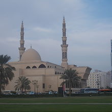 かなり大規模なモスクです