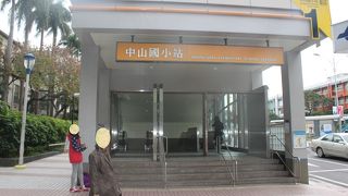 新しい駅は便利、気持ちよく利用。