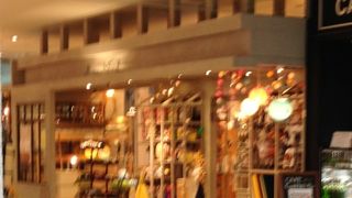 ウッディなかんじのインテリアショップ