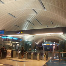 西の終点ジュベルアリ駅の様子