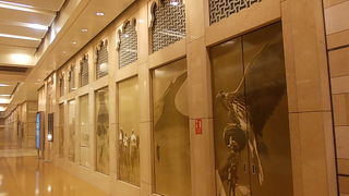 ビジュアル的に楽しめる駅もあります