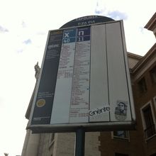 バス停の路線ごとの経路案内。大きくわかりやすい