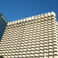 プールから見たホテル