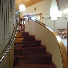 中二階への階段。