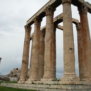 １５本の柱が残ったゼウス神殿